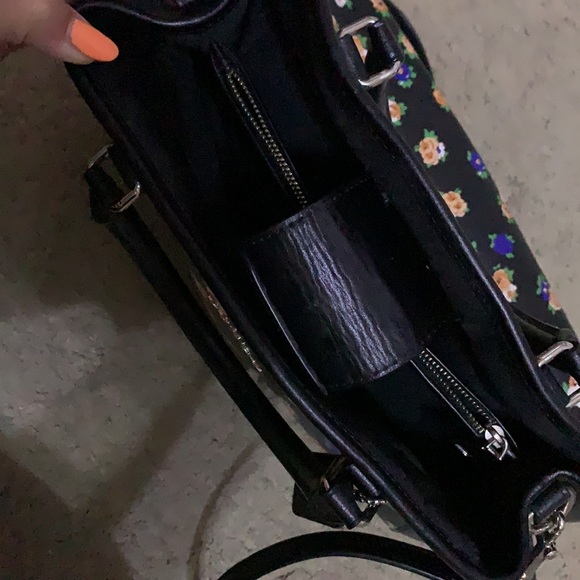 Margot Carryall in Tea Rose Floral Print - Picture 3 of 5